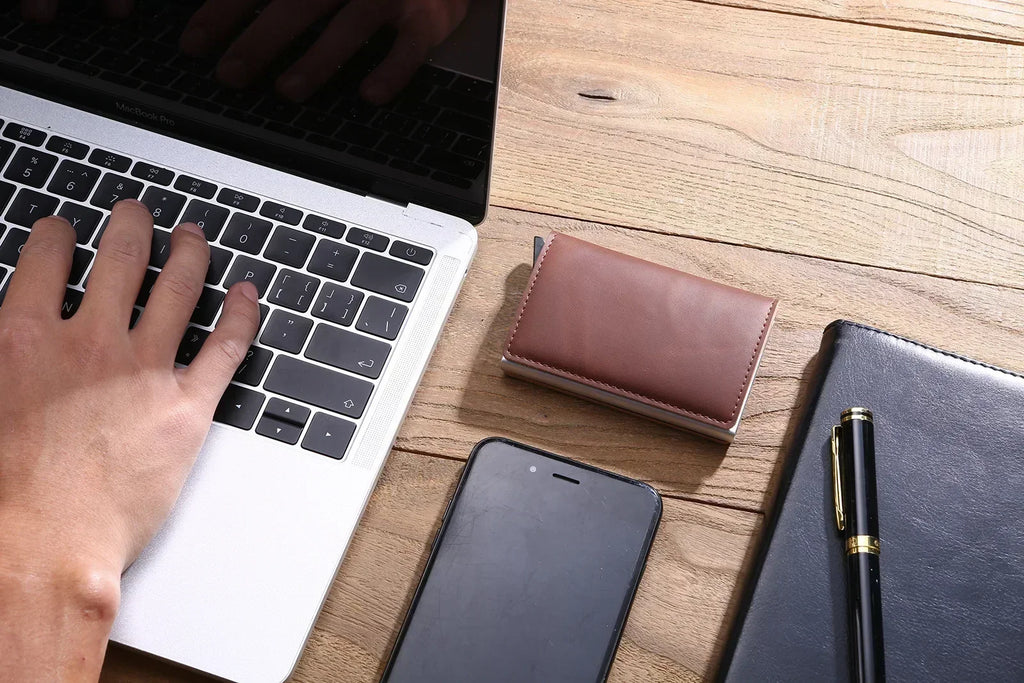 Vendrix Crest™ – Slim RFID Wallet