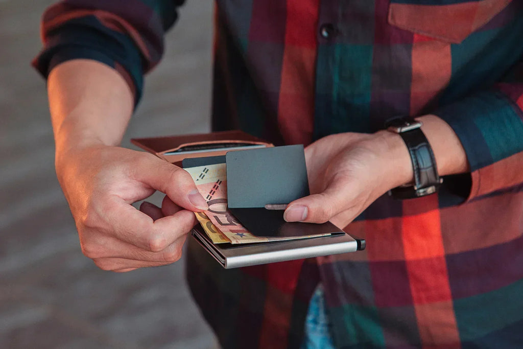 Vendrix Crest™ – Slim RFID Wallet